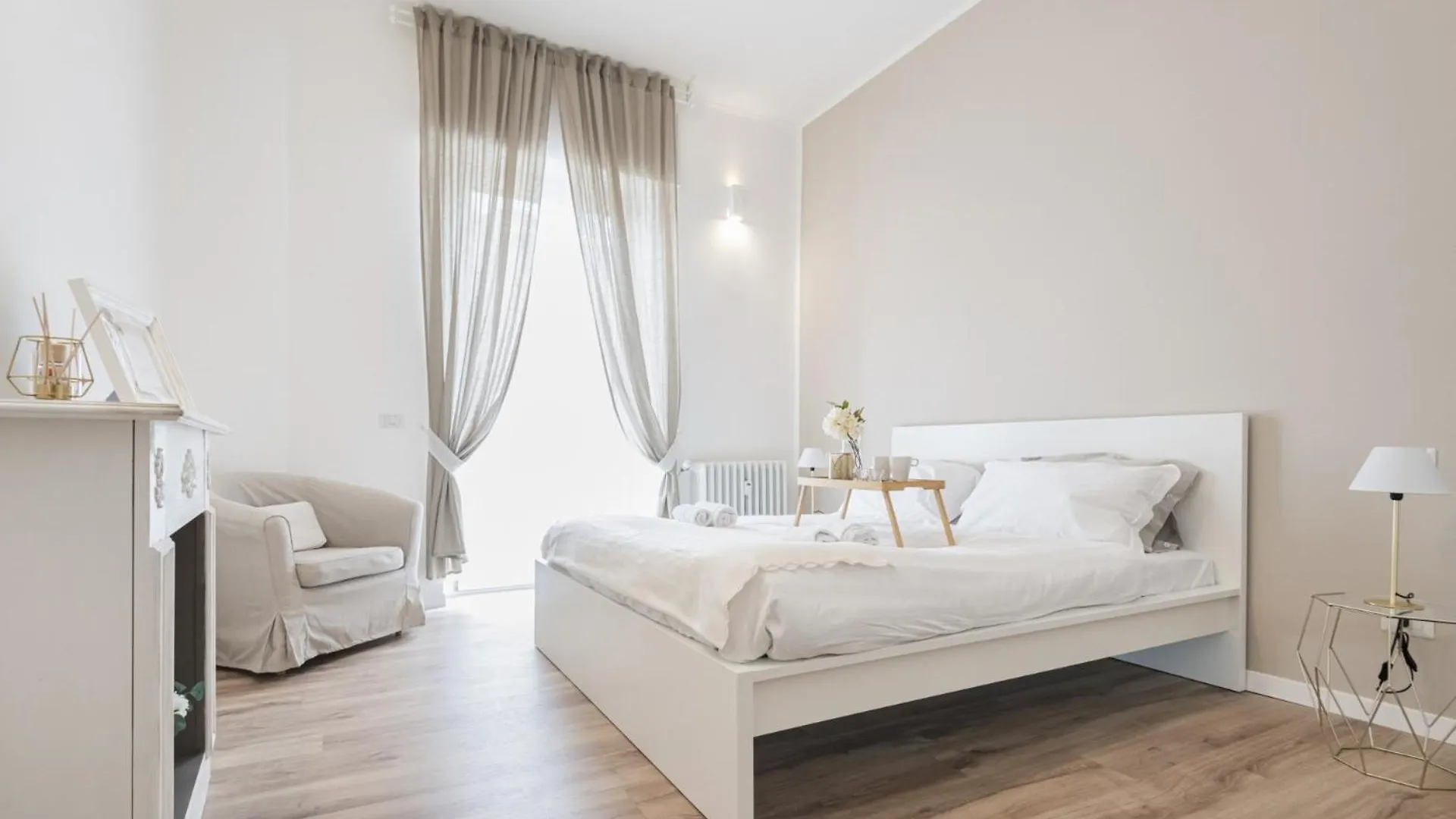 Easylife - Golden Suite Milan 0*,