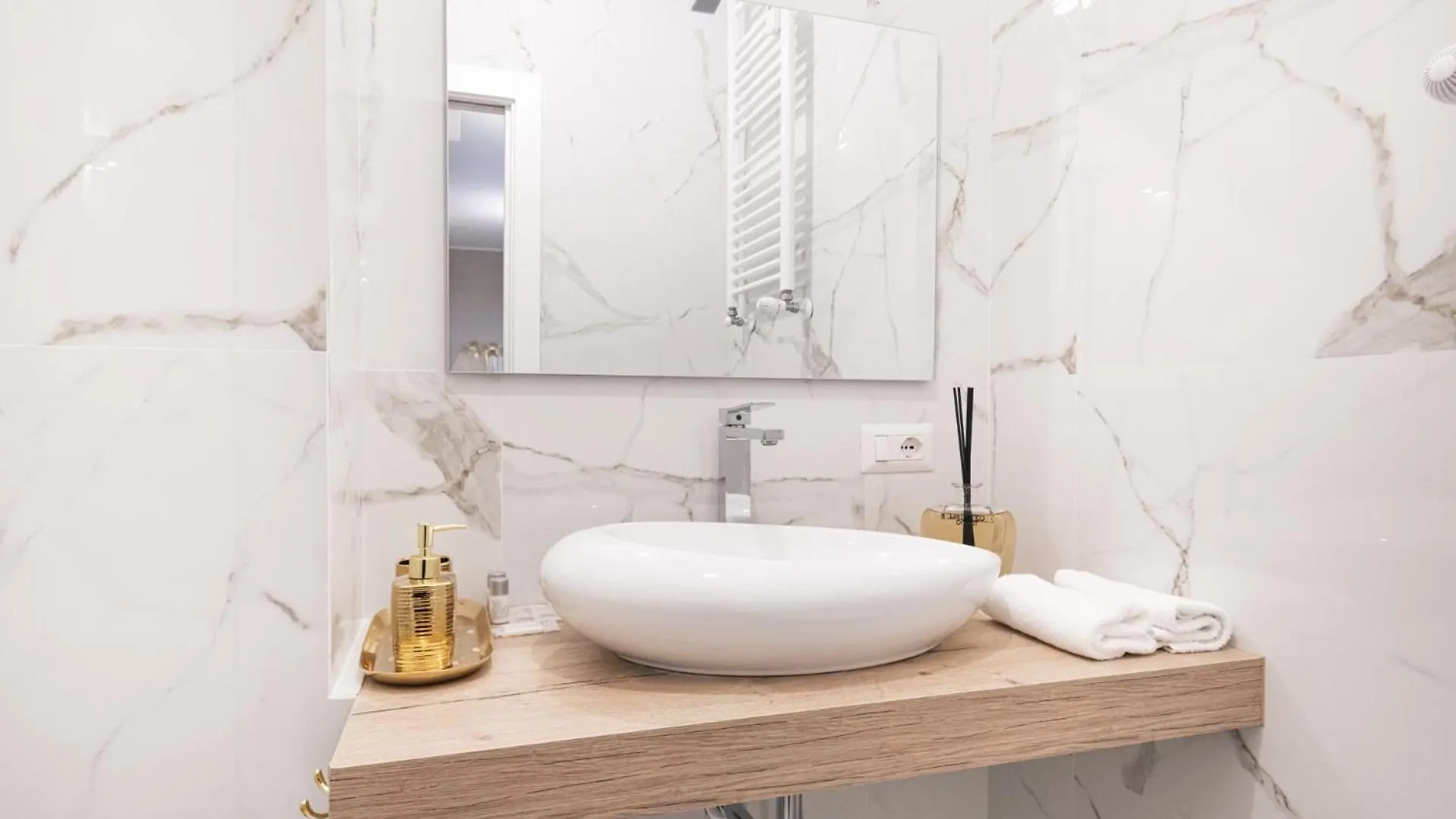 Apartment Easylife - Golden Suite Milan Italy